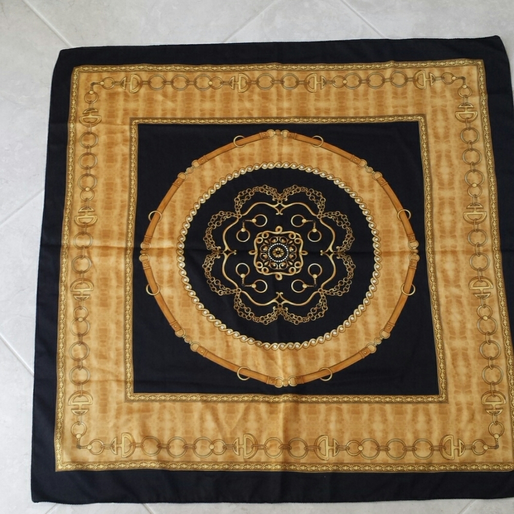 Italian Made Scarf - Picture 3 of 11